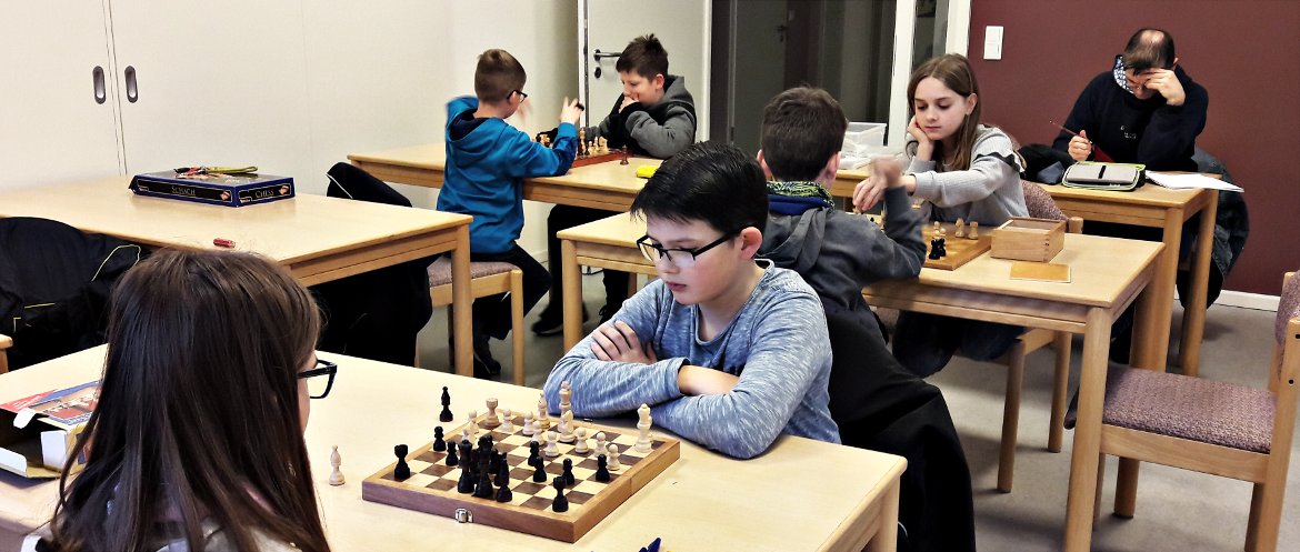 Schachgruppe startet in erste Übungsstunde